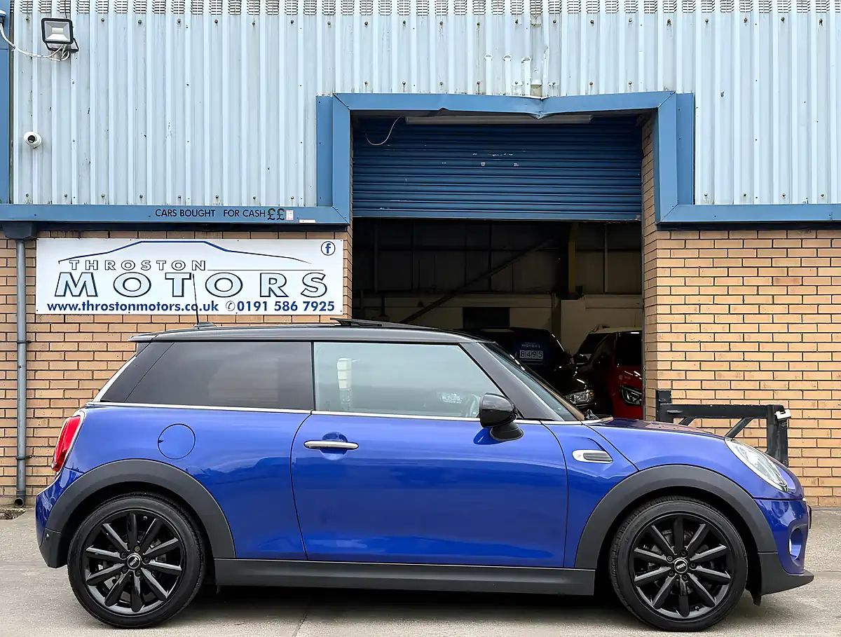 Used 2018 MINI Hatch Cooper Blue - Interior and Exterior details 6