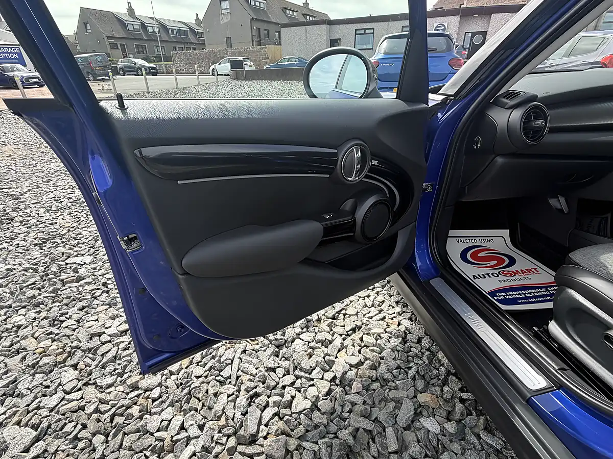 Used 2018 MINI Hatch Cooper Blue - Interior and Exterior details 12