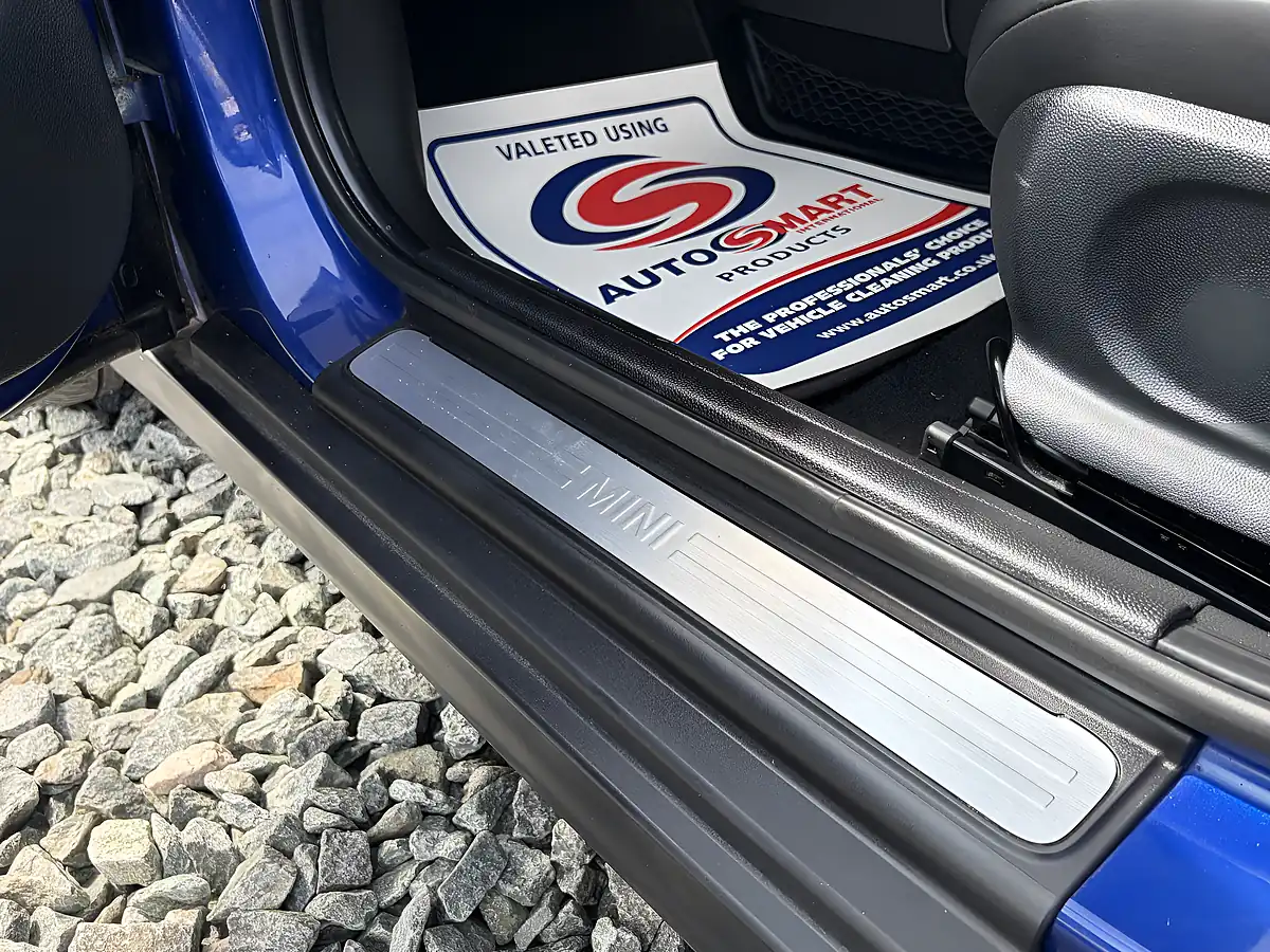 Used 2018 MINI Hatch Cooper Blue - Interior and Exterior details 13