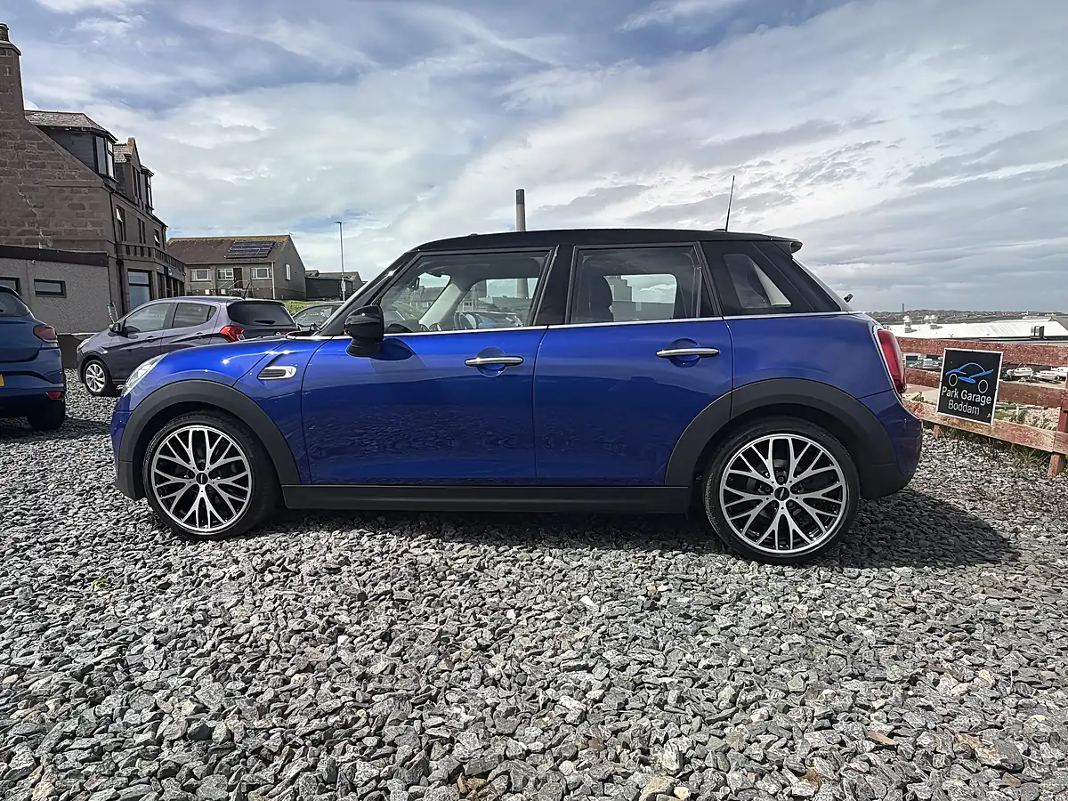 Used 2018 MINI Hatch Cooper Blue - Interior and Exterior details 8