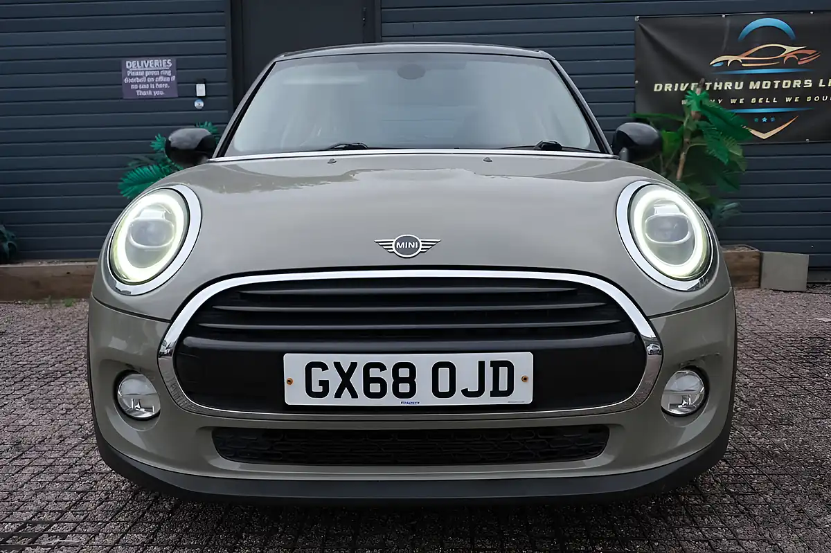 Used 2018 MINI Hatch Cooper Classic Grey - Interior and Exterior details 2