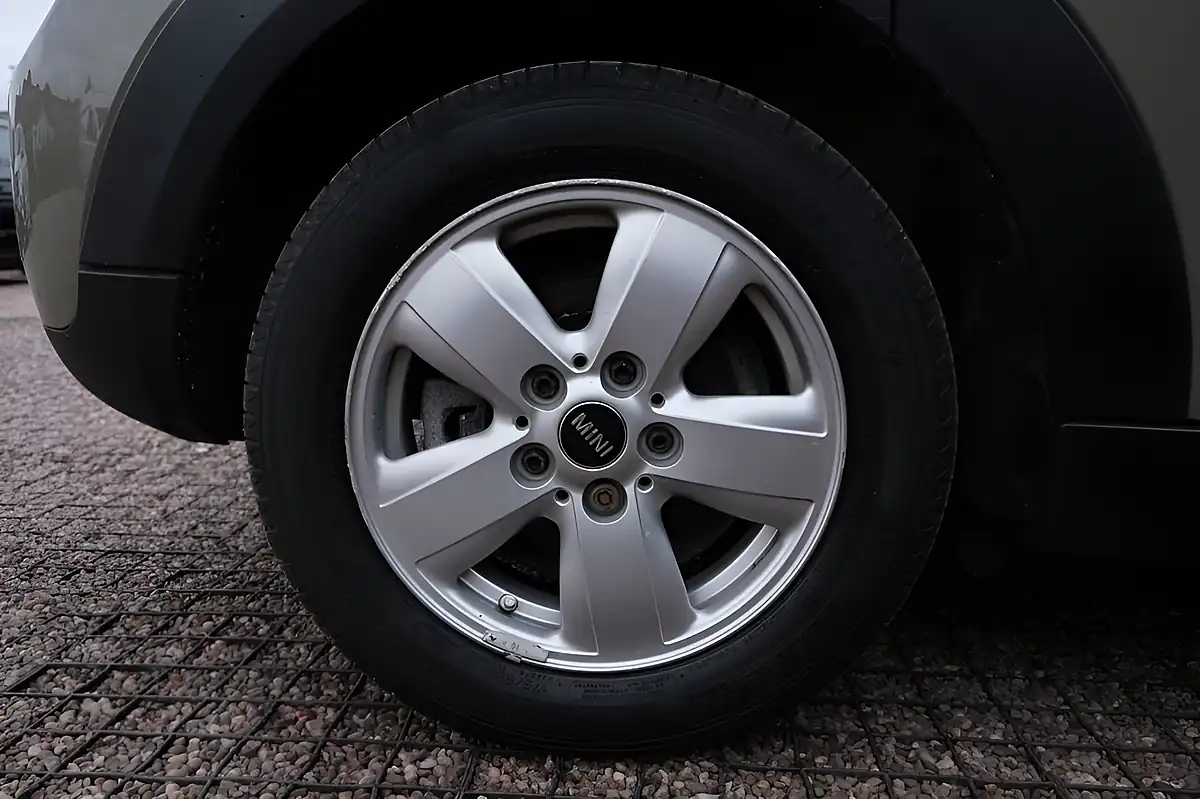 Used 2018 MINI Hatch Cooper Classic Grey - Interior and Exterior details 7