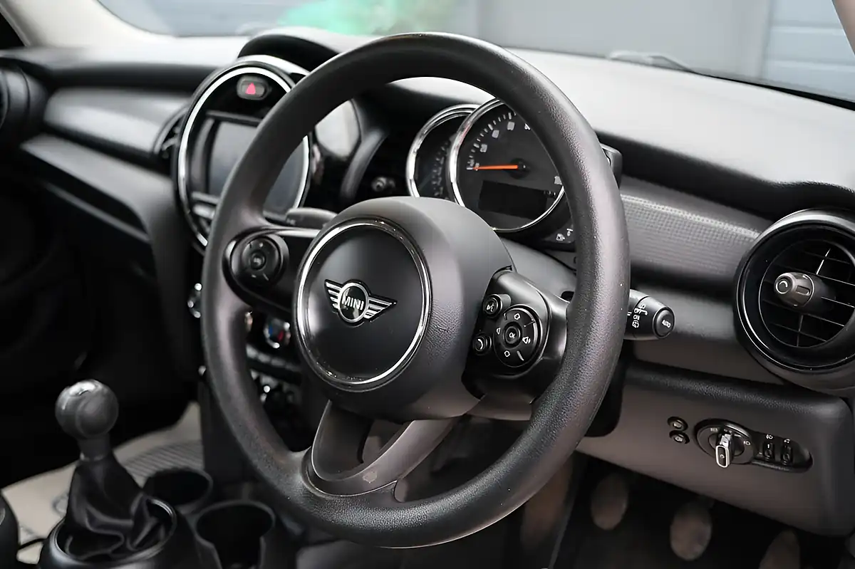 Used 2018 MINI Hatch Cooper Classic Grey - Interior and Exterior details 9