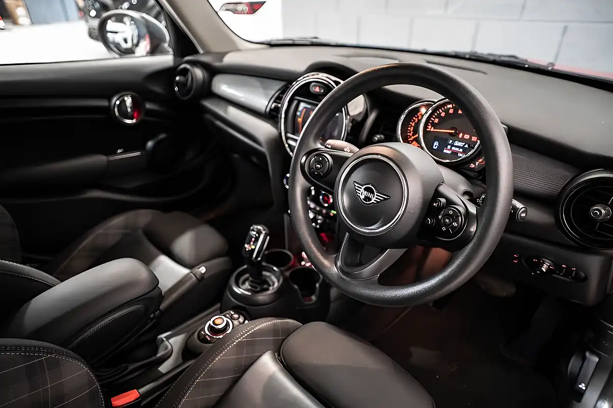 Used 2018 MINI Hatch Cooper Classic Red - Interior and Exterior details 6