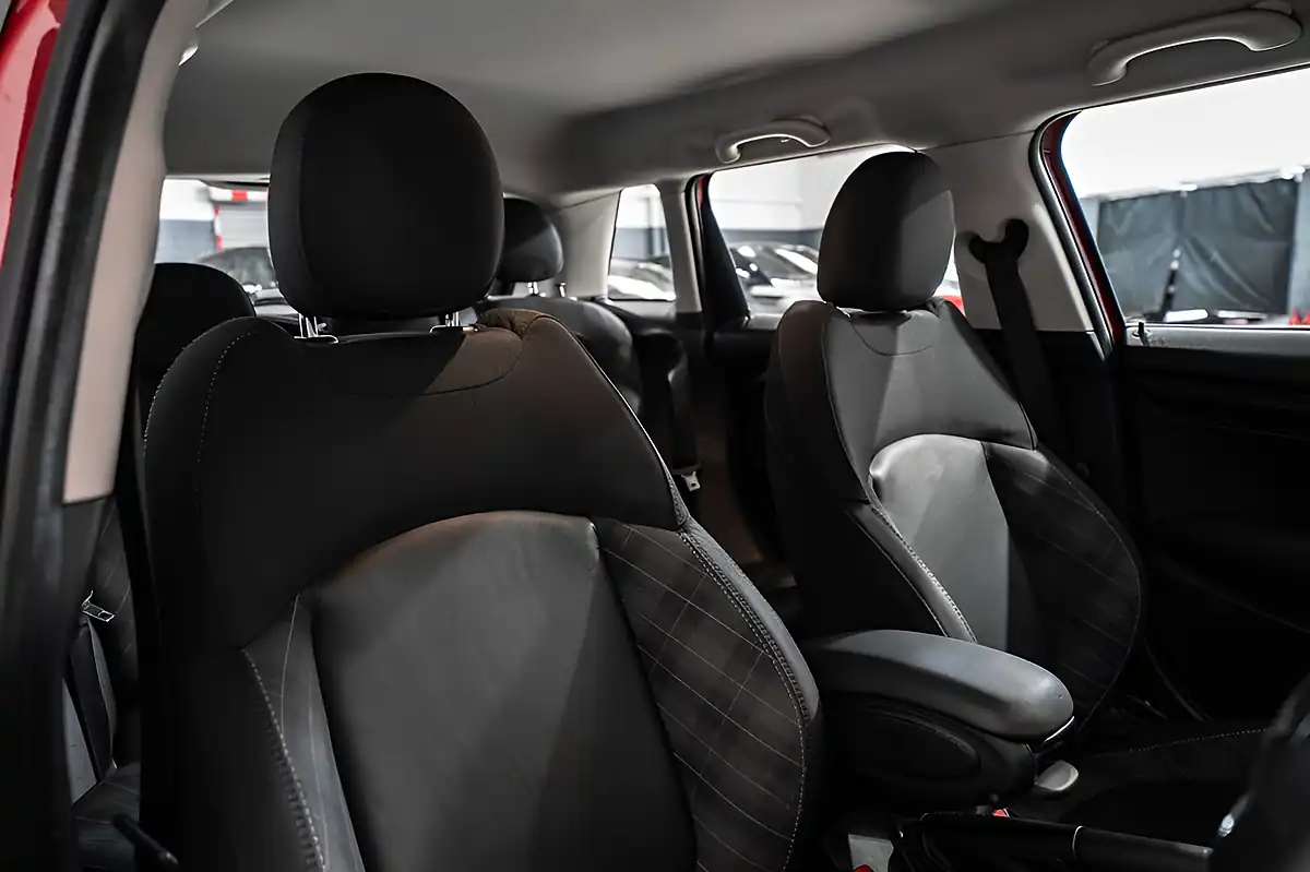 Used 2018 MINI Hatch Cooper Classic Red - Interior and Exterior details 7