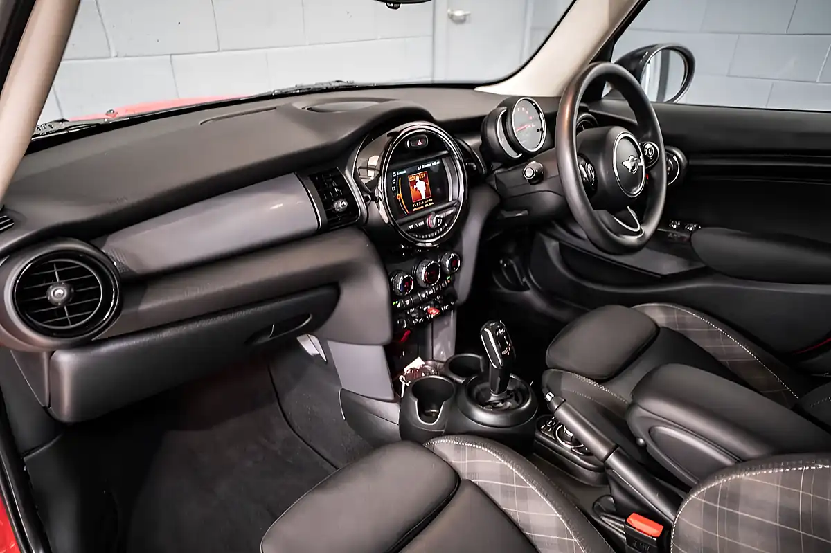 Used 2018 MINI Hatch Cooper Classic Red - Interior and Exterior details 9