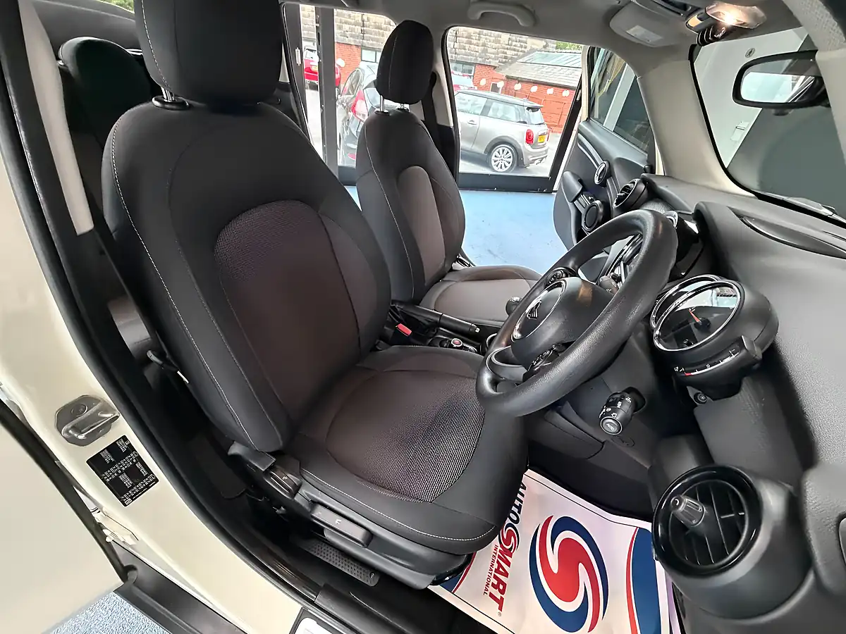 Used 2018 MINI Hatch Cooper Classic White - Interior and Exterior details 11