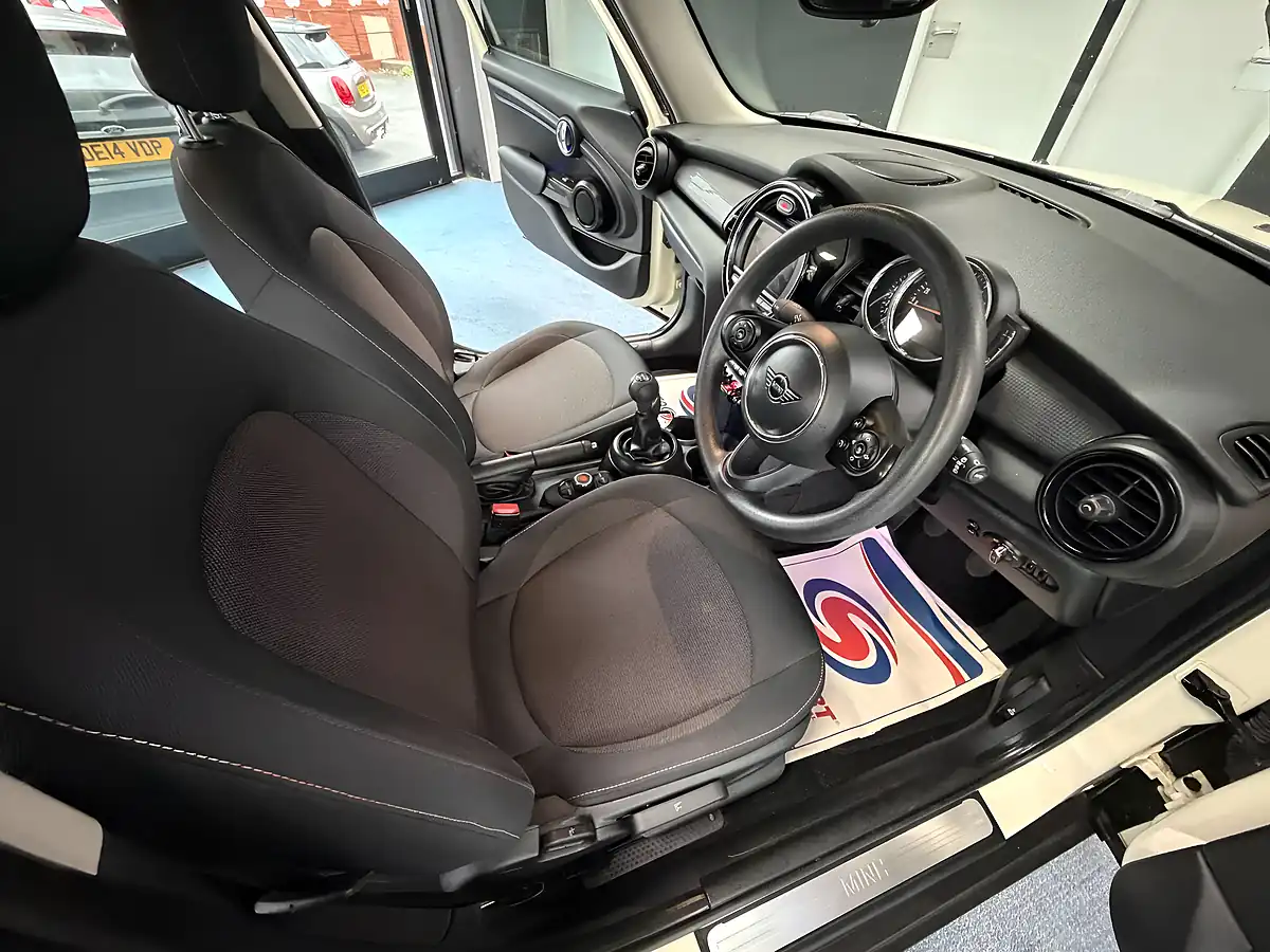 Used 2018 MINI Hatch Cooper Classic White - Interior and Exterior details 12
