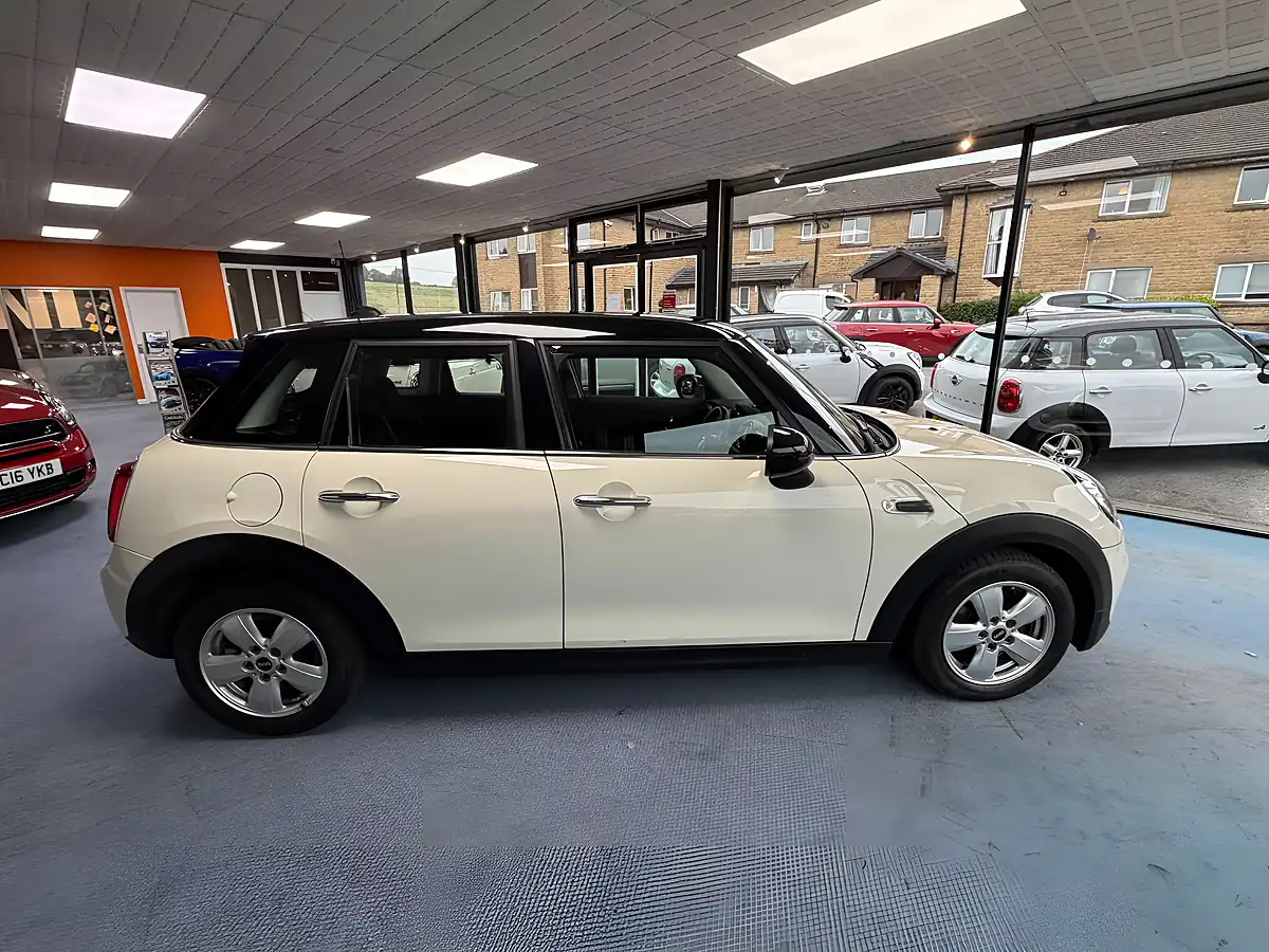 Used 2018 MINI Hatch Cooper Classic White - Interior and Exterior details 2
