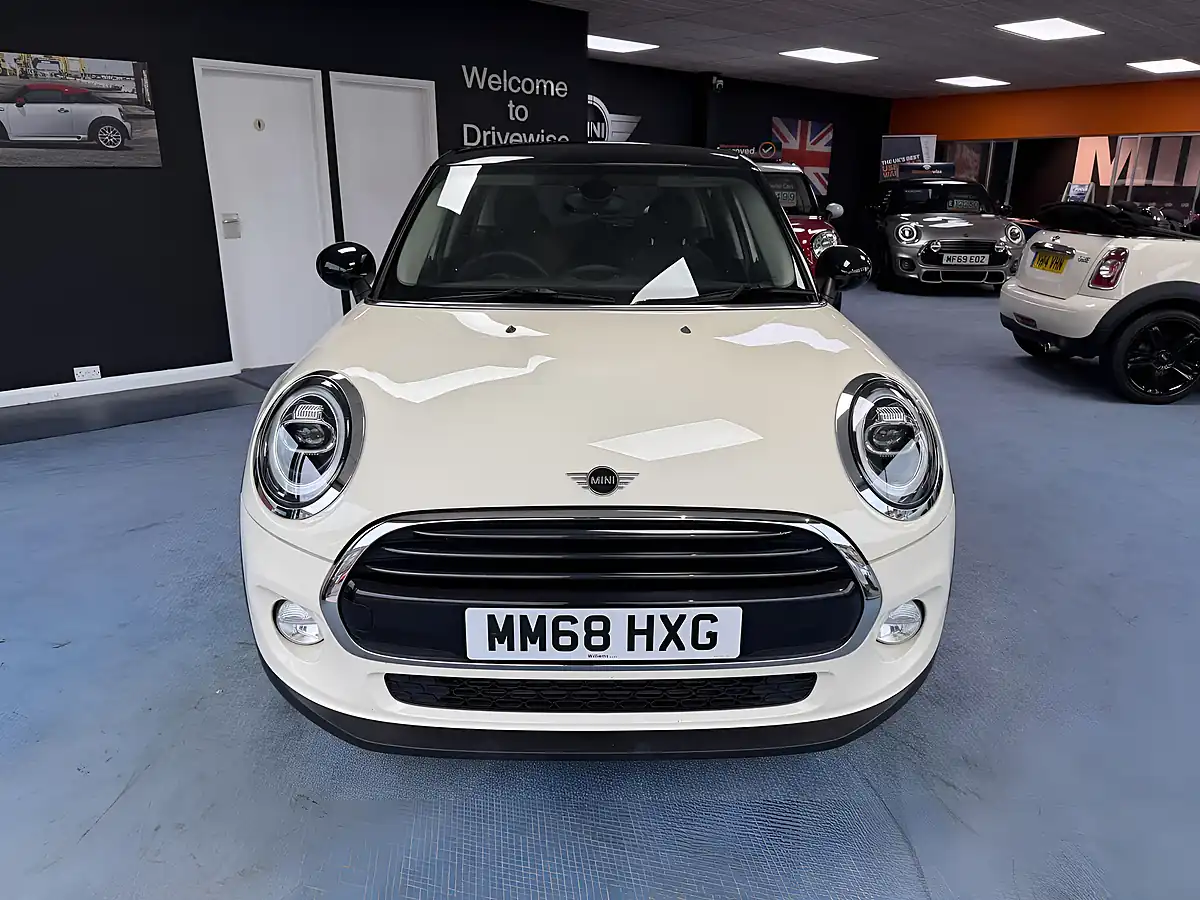 Used 2018 MINI Hatch Cooper Classic White - Interior and Exterior details 4