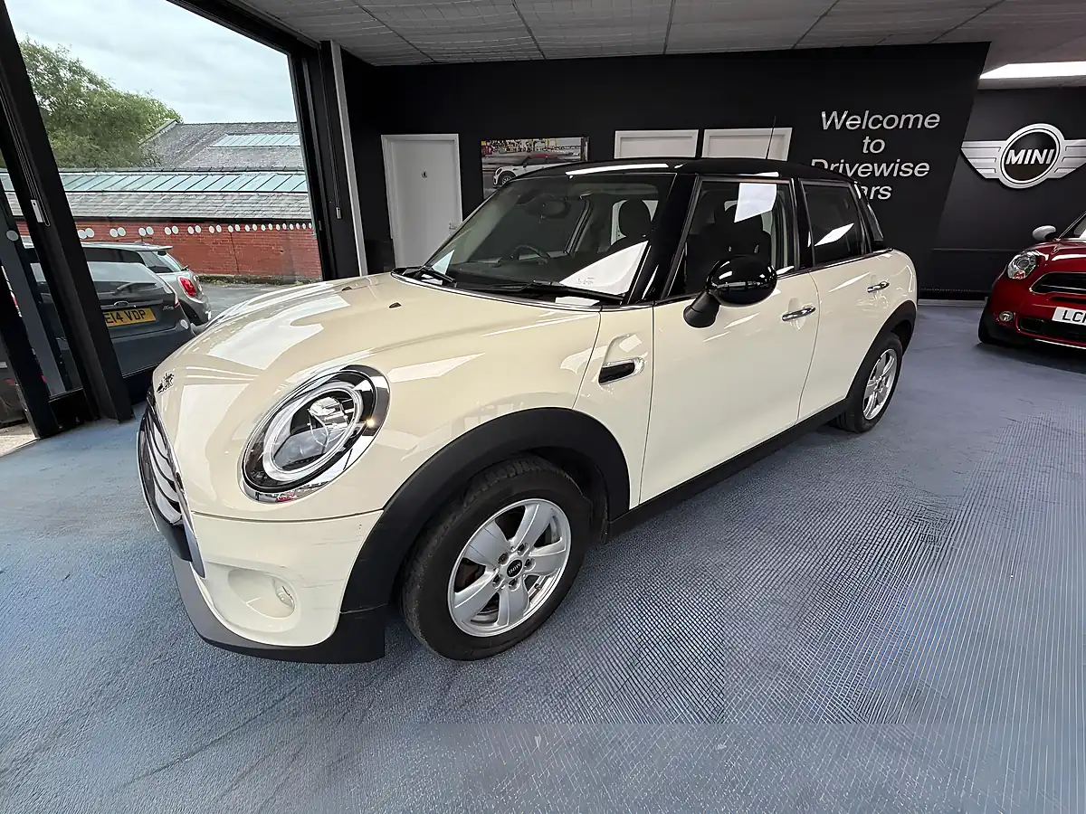 Used 2018 MINI Hatch Cooper Classic White - Interior and Exterior details 5