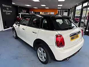 Used 2018 MINI Hatch Cooper Classic White - Interior and Exterior details 7