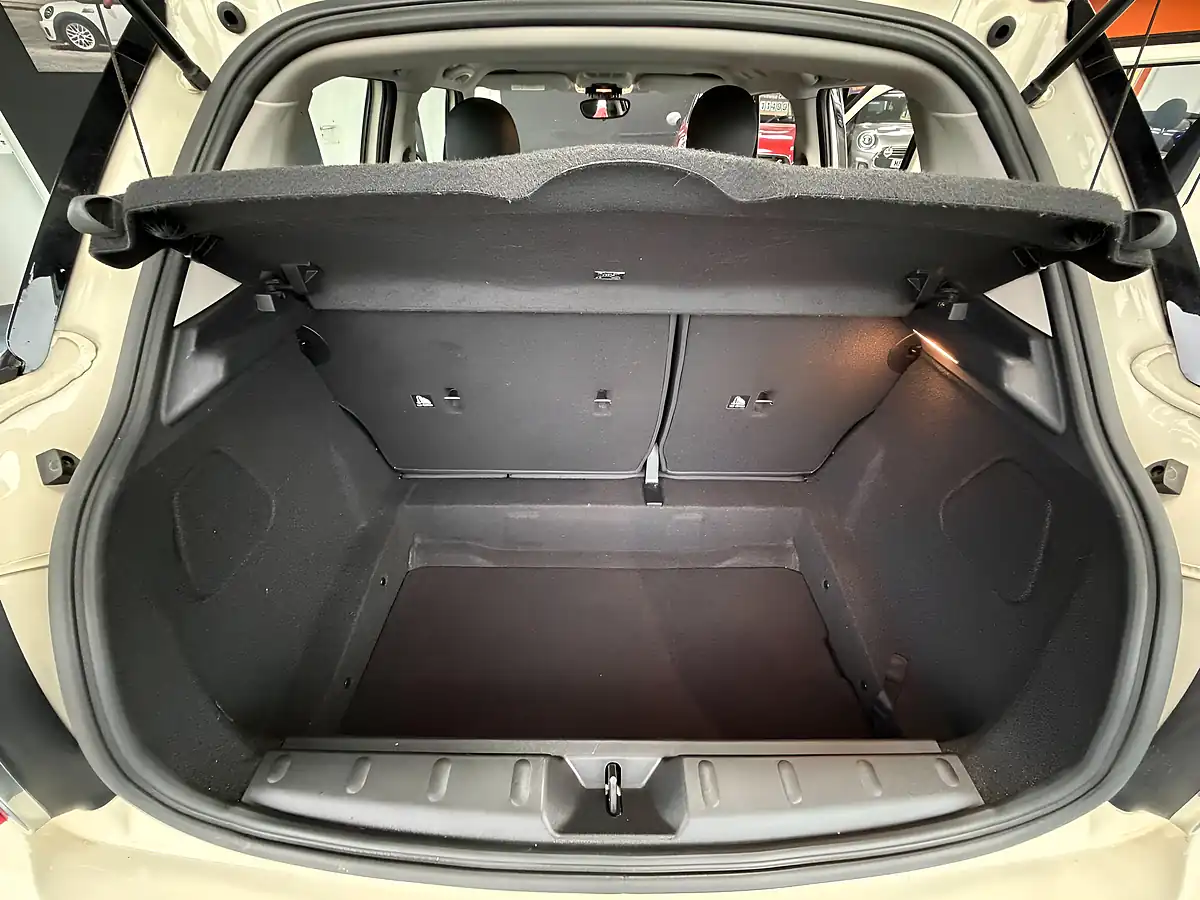 Used 2018 MINI Hatch Cooper Classic White - Interior and Exterior details 9