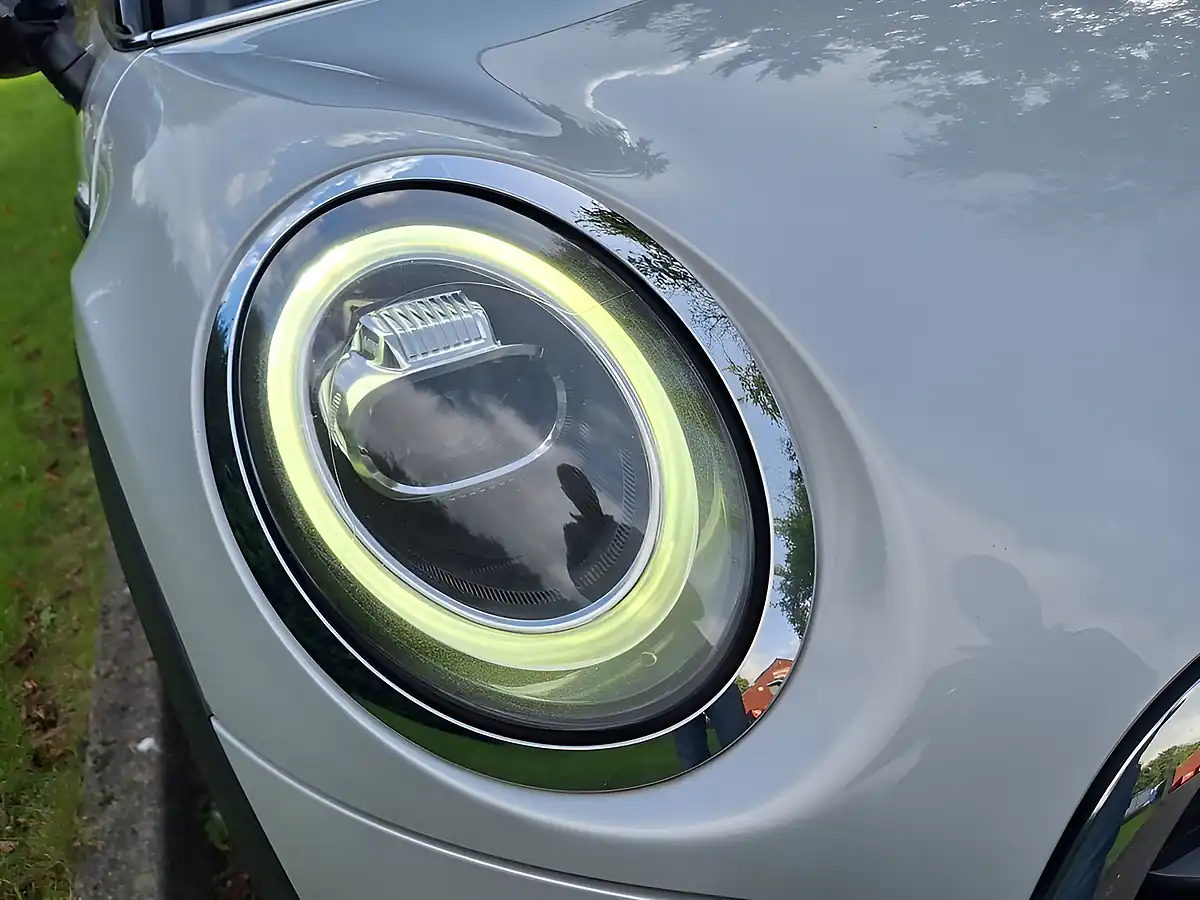 Used 2018 MINI Hatch Cooper Classic White Silver - Interior and Exterior details 16