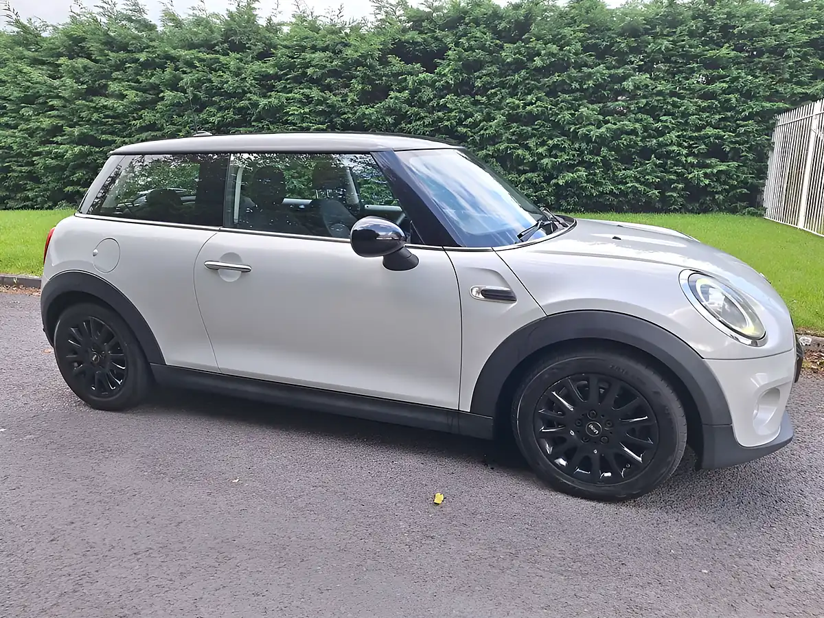 Used 2018 MINI Hatch Cooper Classic White Silver - Interior and Exterior details 5