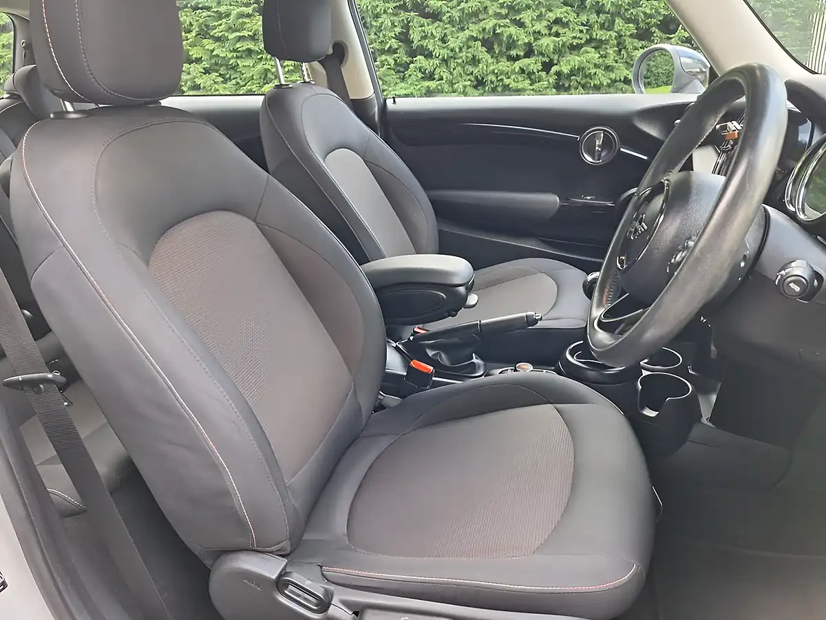 Used 2018 MINI Hatch Cooper Classic White Silver - Interior and Exterior details 9