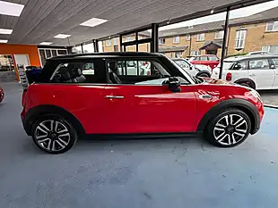 Used 2018 MINI Hatch Cooper Exclusive Red - Interior and Exterior details 2