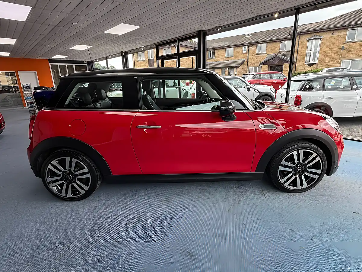 Used 2018 MINI Hatch Cooper Exclusive Red - Interior and Exterior details 2