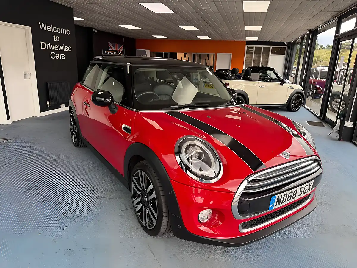 Used 2018 MINI Hatch Cooper Exclusive Red - Interior and Exterior details 3