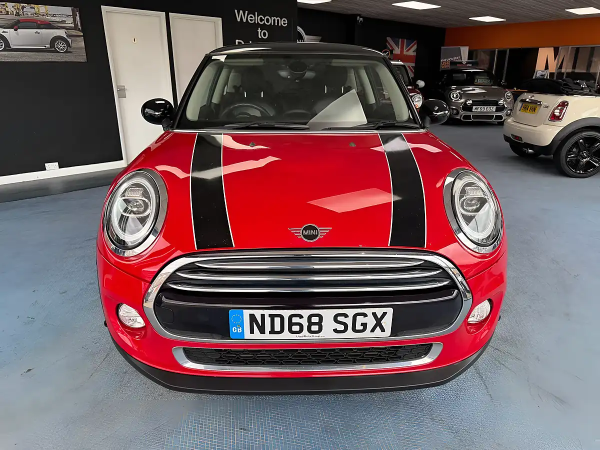 Used 2018 MINI Hatch Cooper Exclusive Red - Interior and Exterior details 4