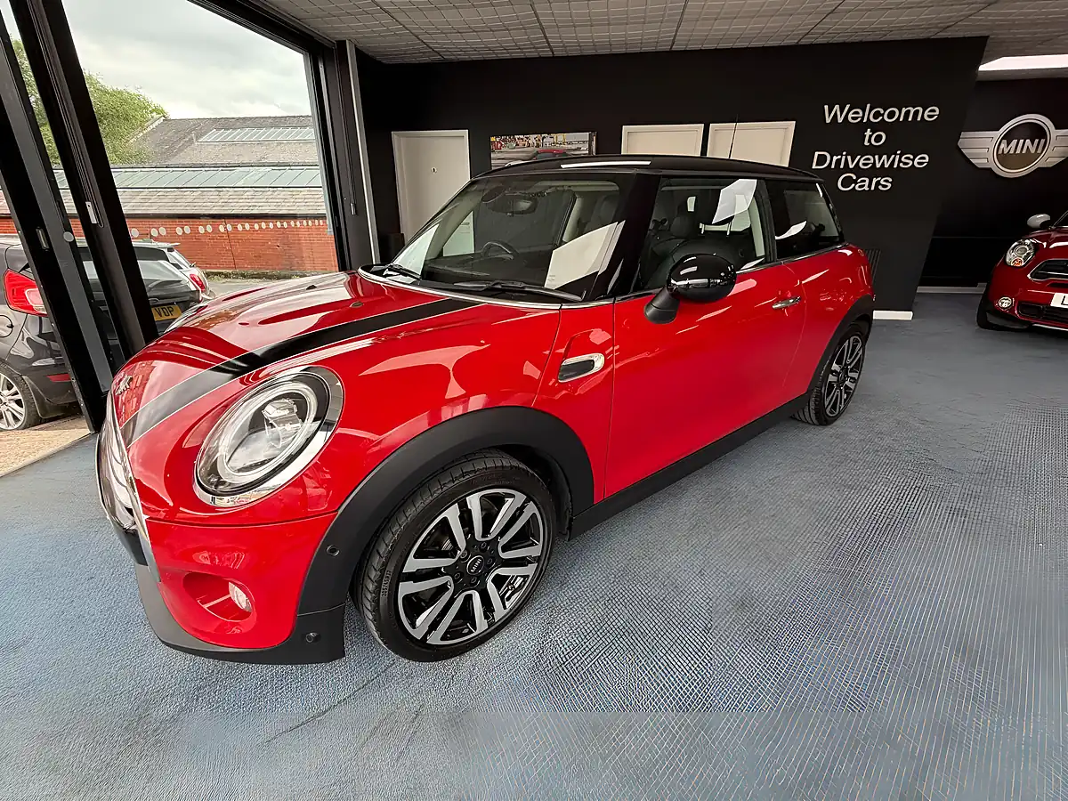 Used 2018 MINI Hatch Cooper Exclusive Red - Interior and Exterior details 5