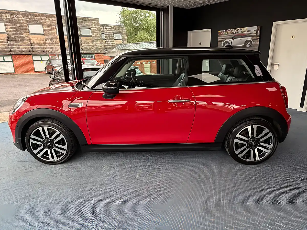 Used 2018 MINI Hatch Cooper Exclusive Red - Interior and Exterior details 6