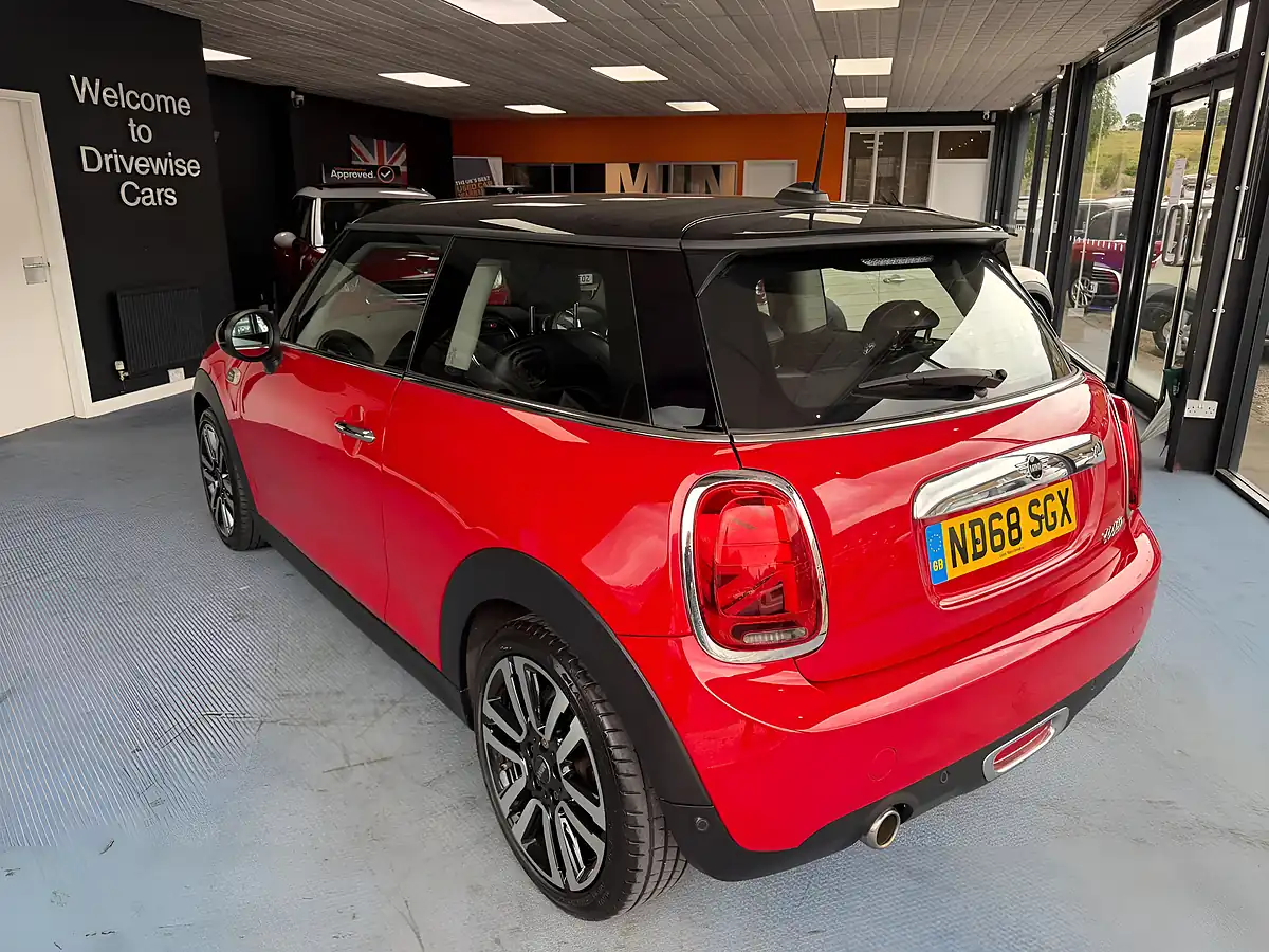 Used 2018 MINI Hatch Cooper Exclusive Red - Interior and Exterior details 7