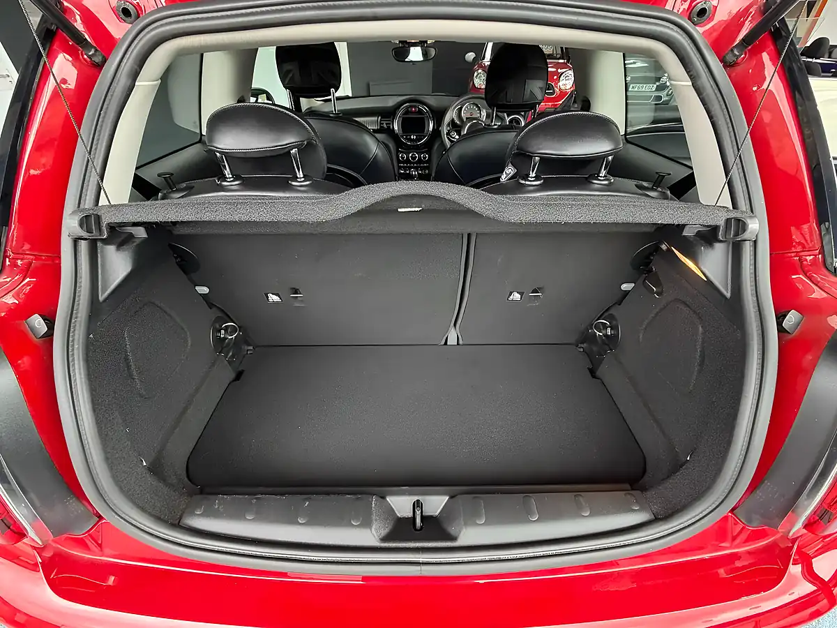 Used 2018 MINI Hatch Cooper Exclusive Red - Interior and Exterior details 9