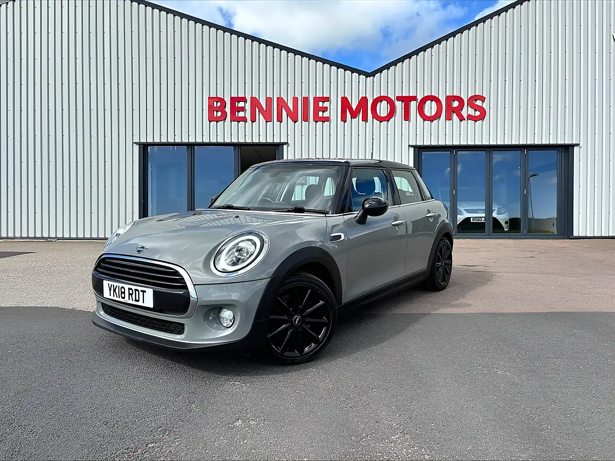 Used 2018 MINI Hatch Cooper Grey - Front View