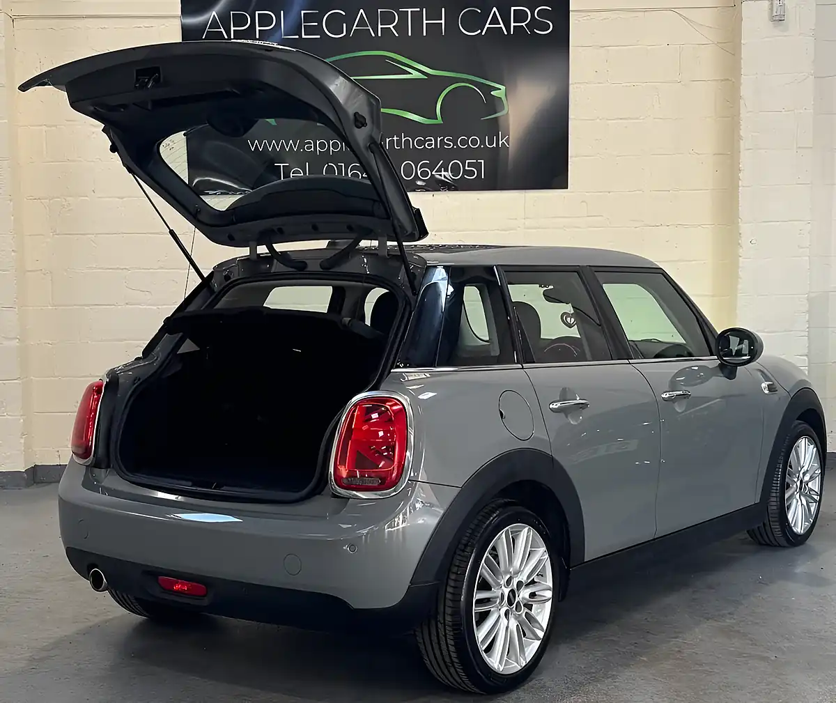 Used 2018 MINI Hatch Cooper Grey - Interior and Exterior details 4