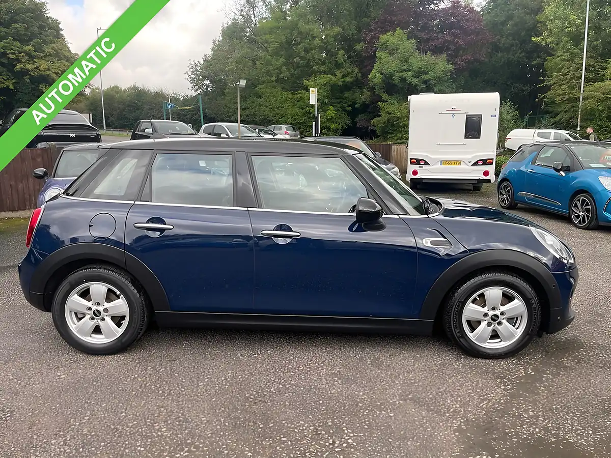 Used 2018 MINI Hatch Cooper Lapisluxury Blue - Front View