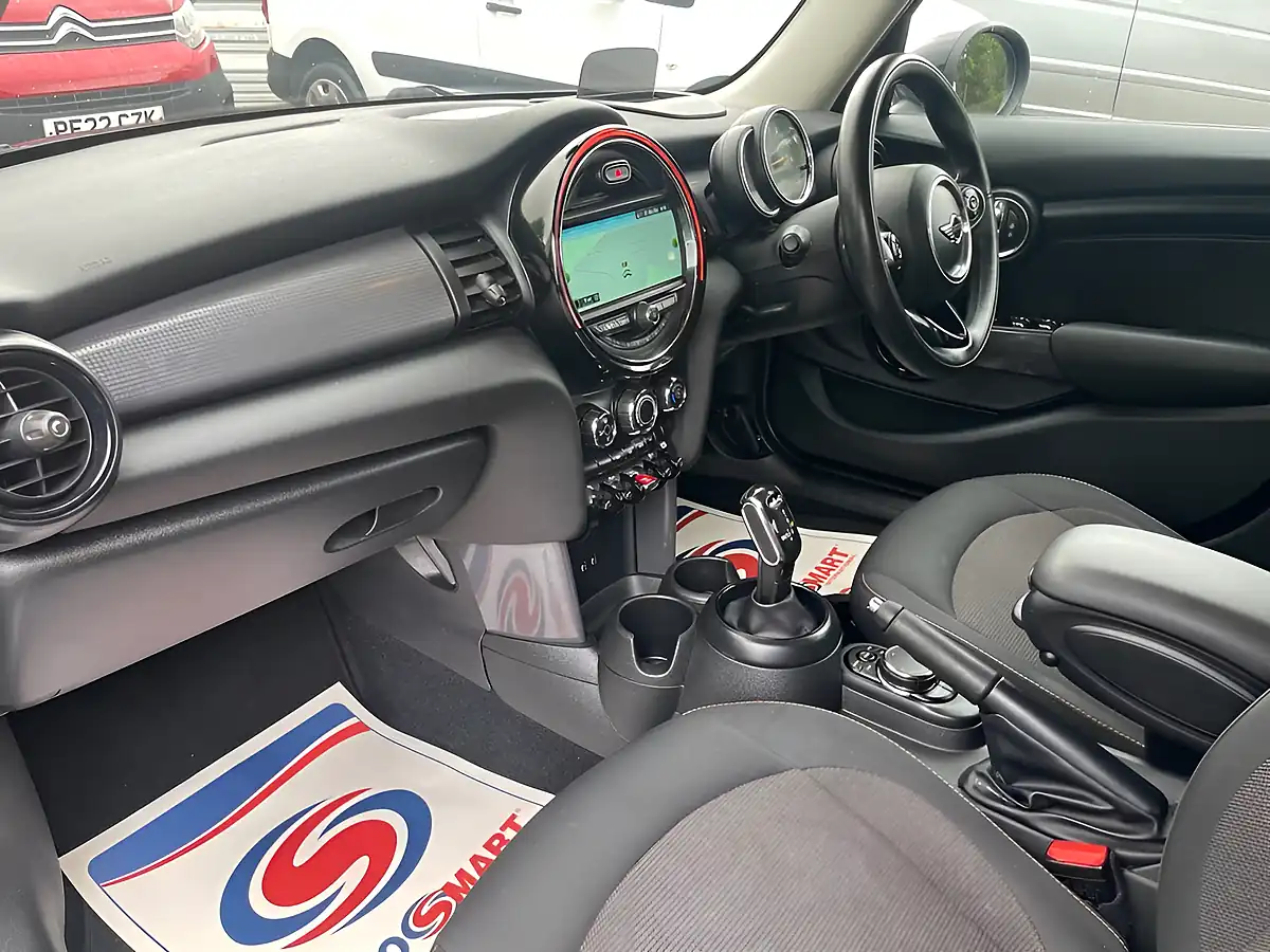 Used 2018 MINI Hatch Cooper Lapisluxury Blue - Interior and Exterior details 11