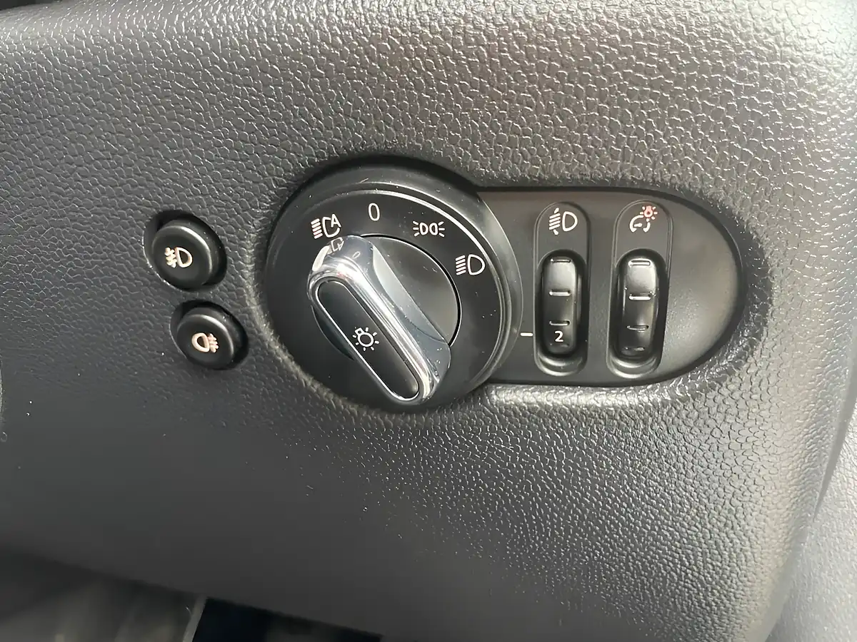 Used 2018 MINI Hatch Cooper Lapisluxury Blue - Interior and Exterior details 16