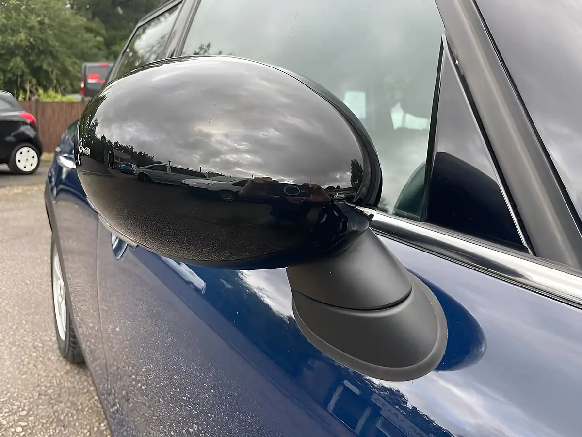 Used 2018 MINI Hatch Cooper Lapisluxury Blue - Interior and Exterior details 19