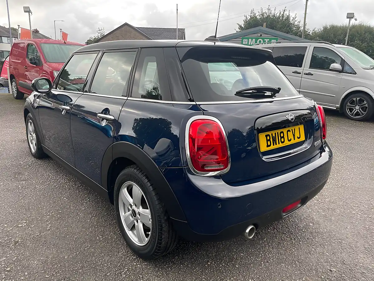 Used 2018 MINI Hatch Cooper Lapisluxury Blue - Interior and Exterior details 6