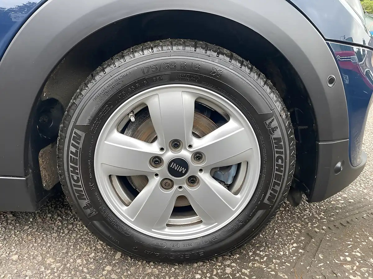 Used 2018 MINI Hatch Cooper Lapisluxury Blue - Interior and Exterior details 9