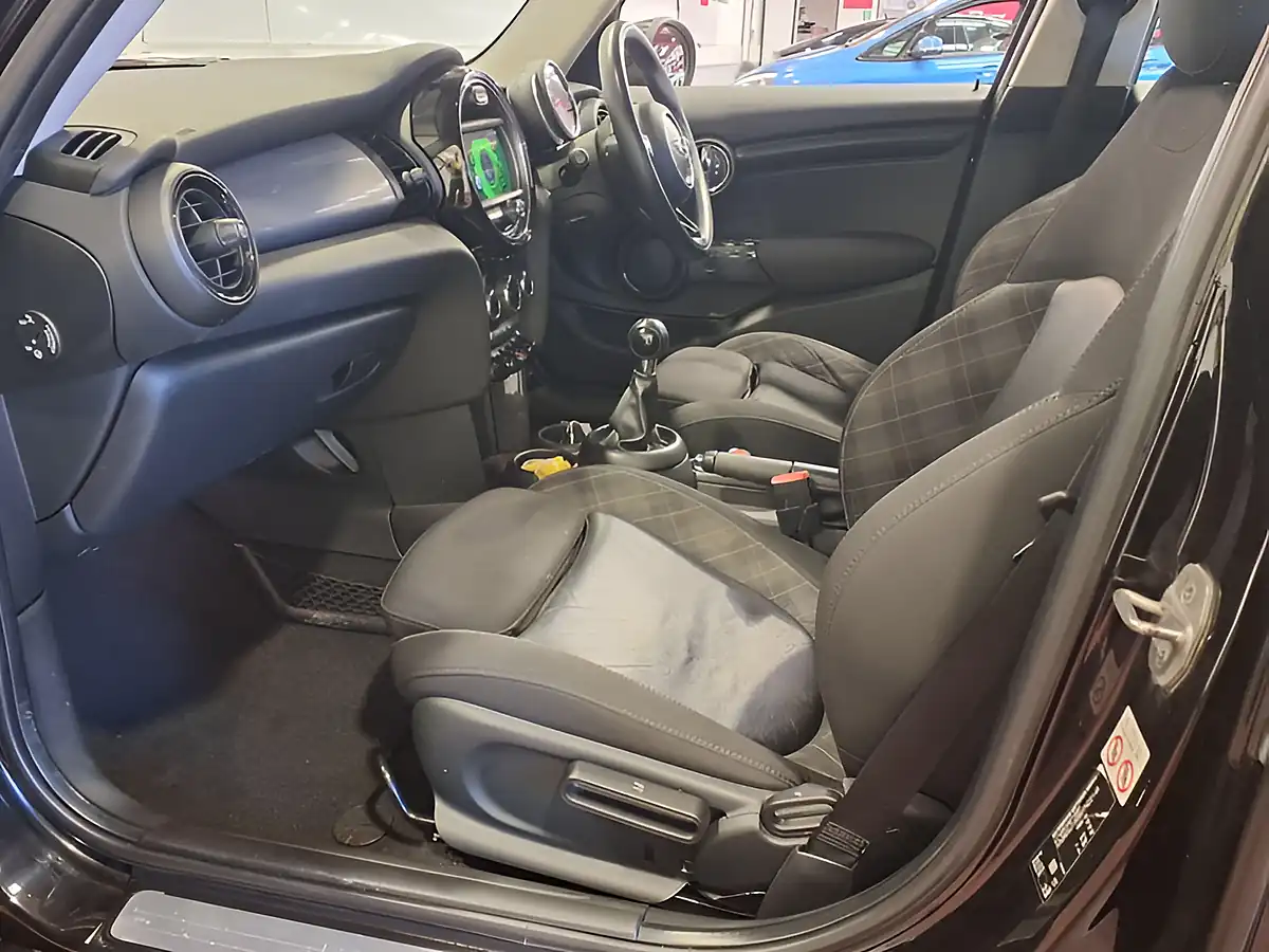 Used 2018 MINI Hatch Cooper Midnight Black - Interior and Exterior details 20