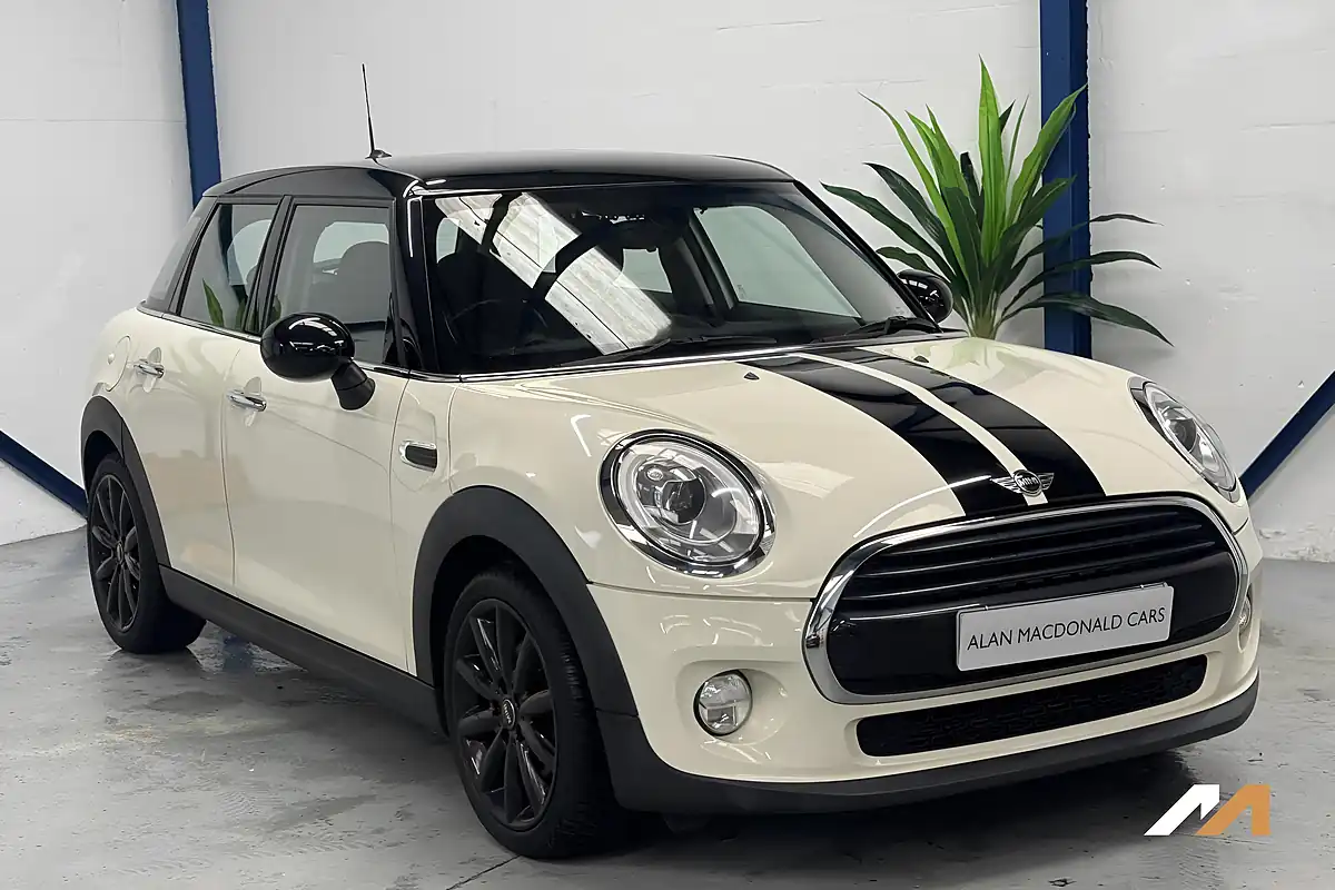 Used 2018 MINI Hatch Cooper Pepper White - Interior and Exterior details 10