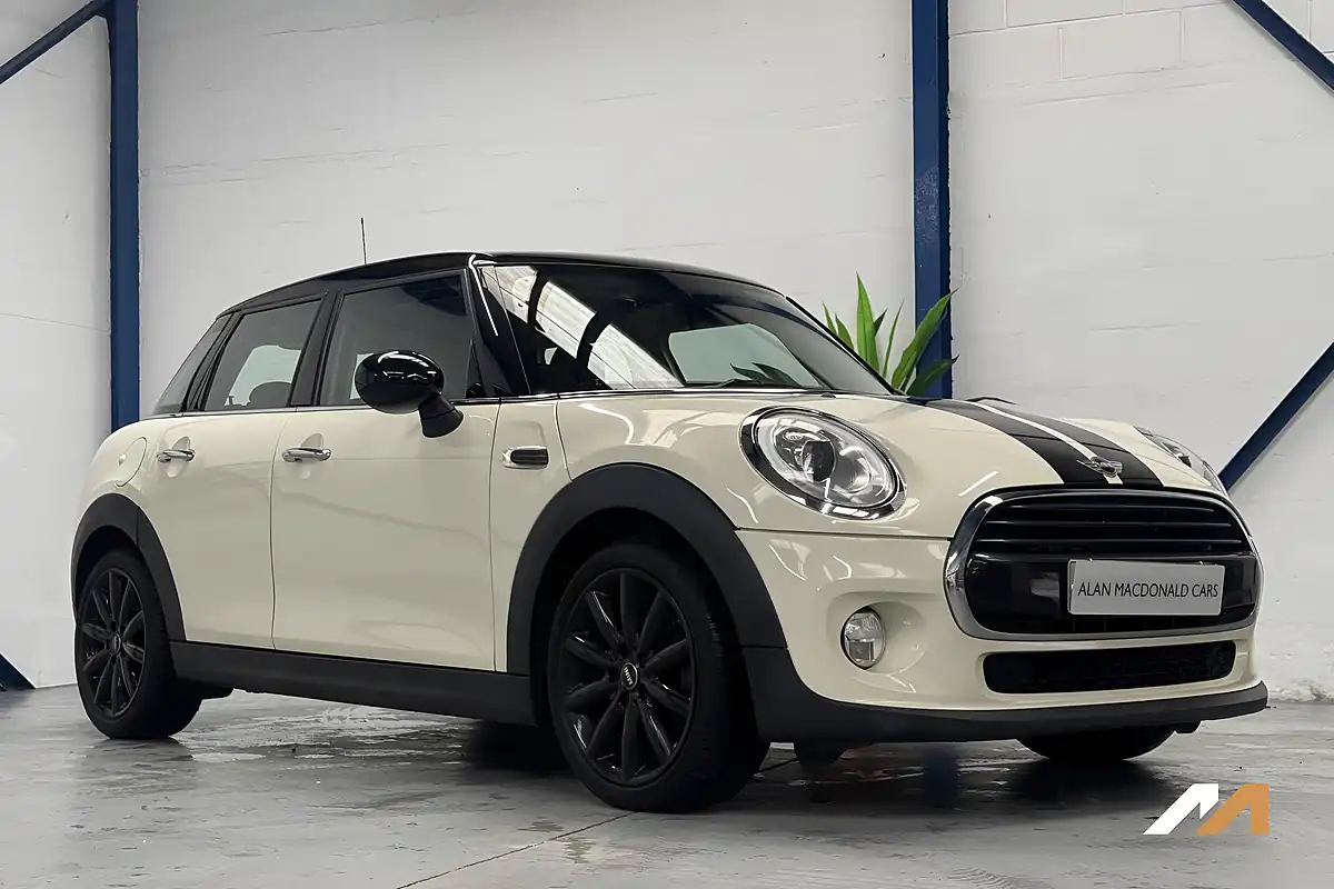 Used 2018 MINI Hatch Cooper Pepper White - Interior and Exterior details 11
