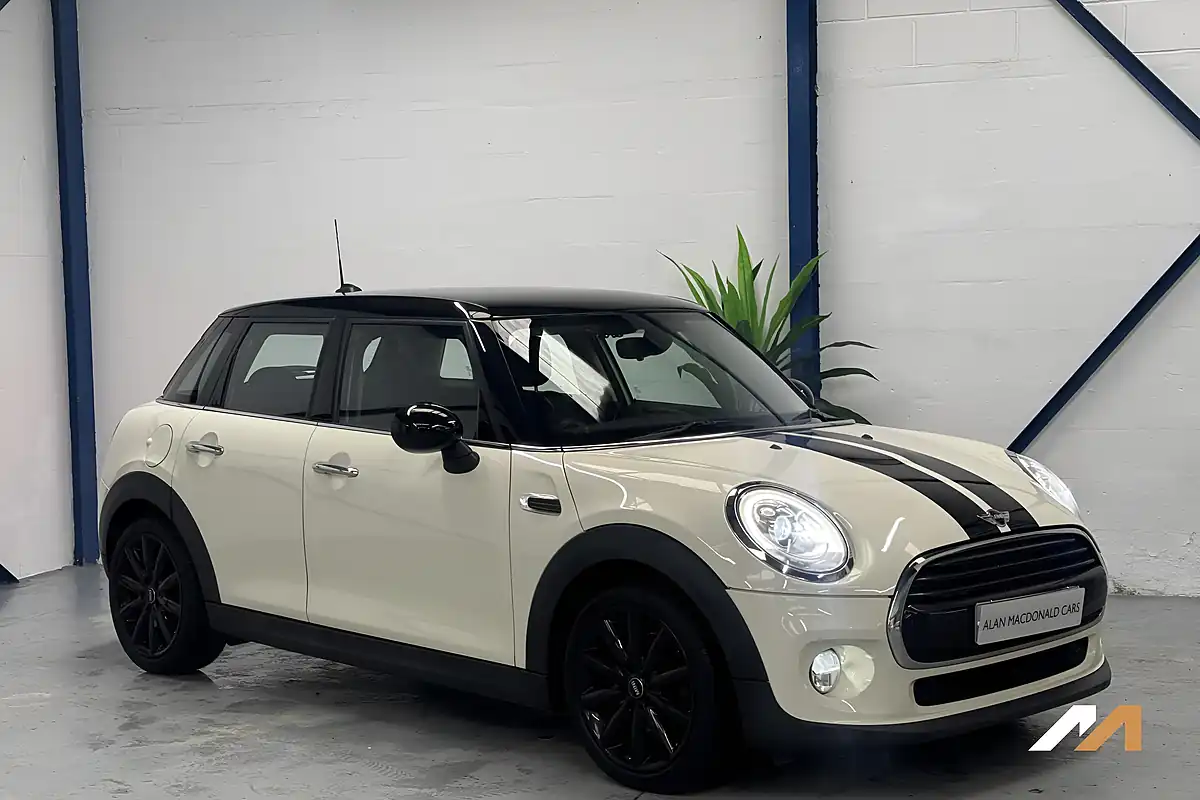 Used 2018 MINI Hatch Cooper Pepper White - Interior and Exterior details 12
