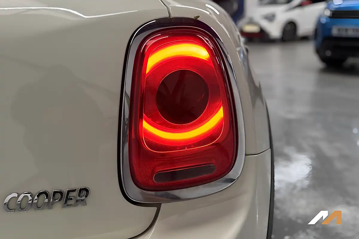 Used 2018 MINI Hatch Cooper Pepper White - Interior and Exterior details 14