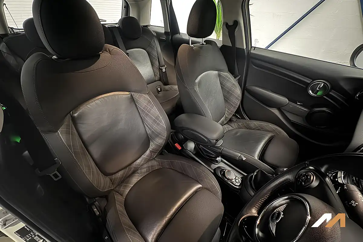 Used 2018 MINI Hatch Cooper Pepper White - Interior and Exterior details 17
