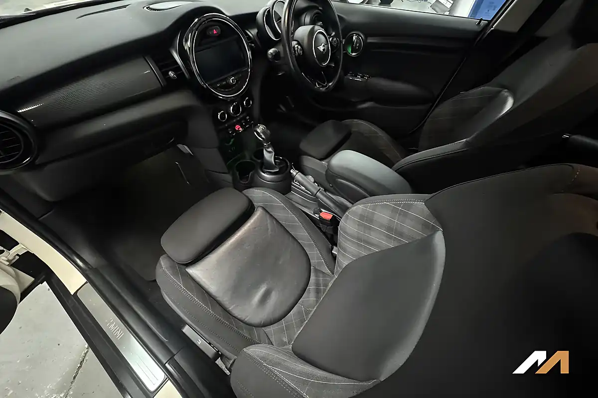 Used 2018 MINI Hatch Cooper Pepper White - Interior and Exterior details 18