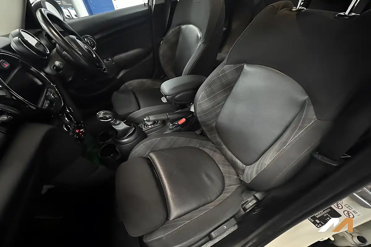 Used 2018 MINI Hatch Cooper Pepper White - Interior and Exterior details 19