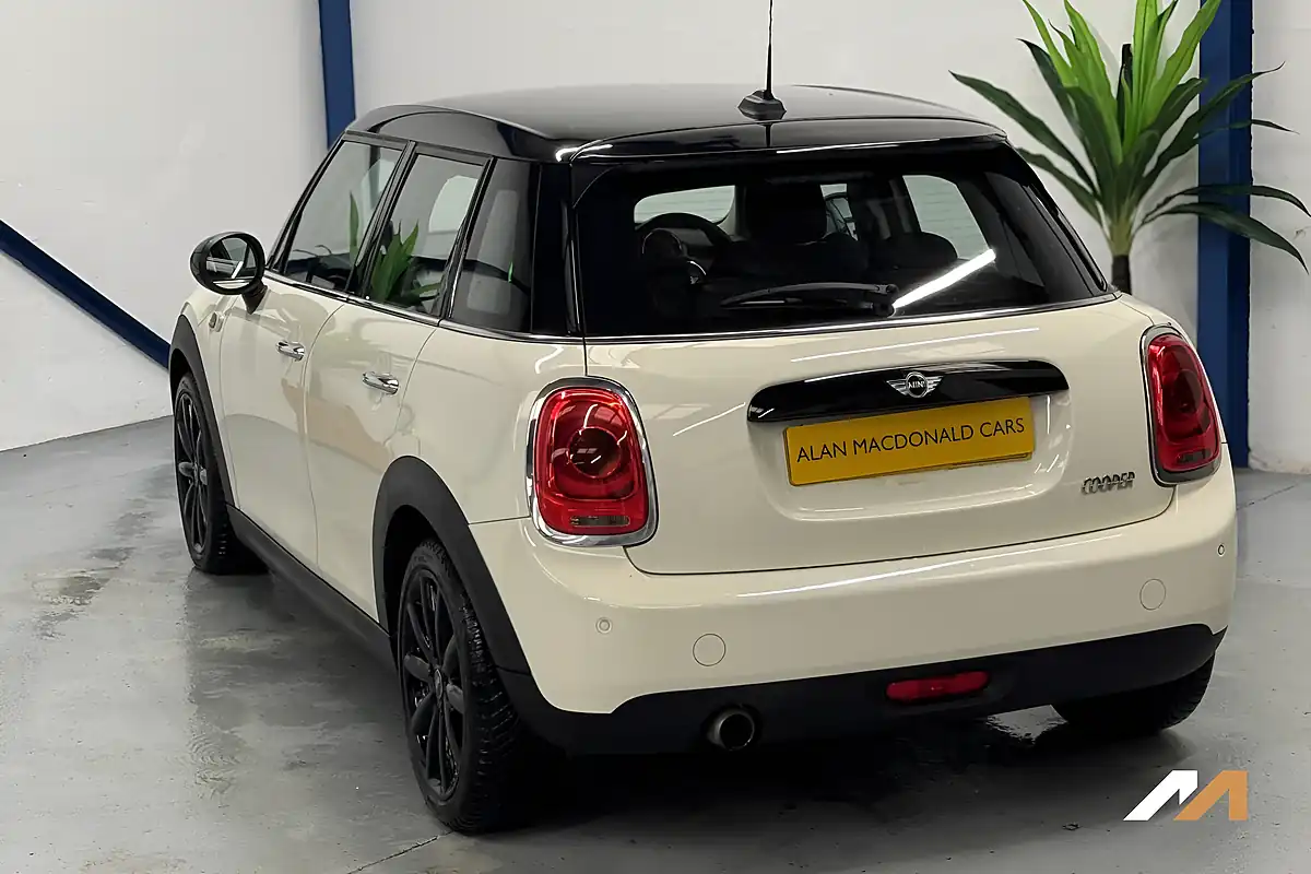 Used 2018 MINI Hatch Cooper Pepper White - Interior and Exterior details 2