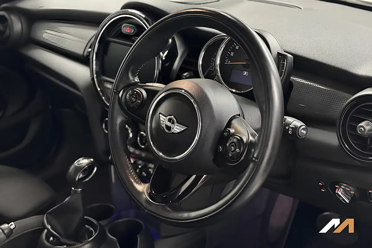 Used 2018 MINI Hatch Cooper Pepper White - Interior and Exterior details 20