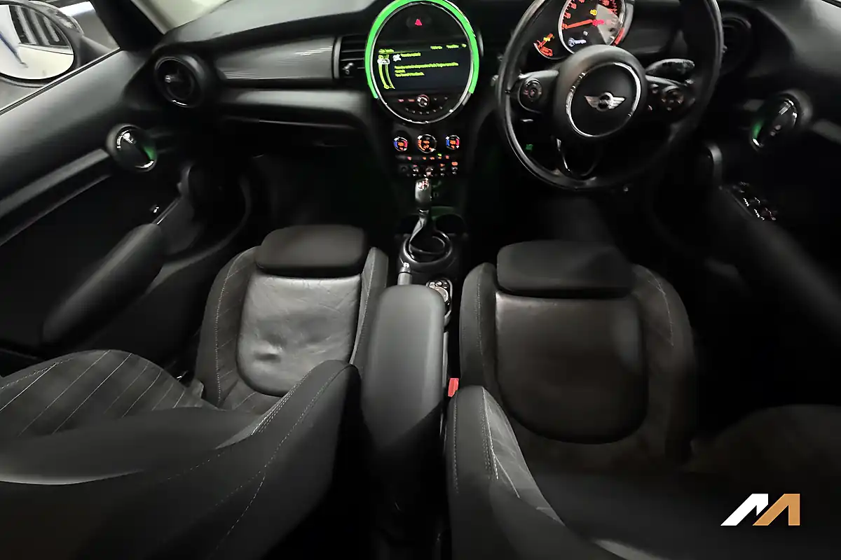 Used 2018 MINI Hatch Cooper Pepper White - Interior and Exterior details 3