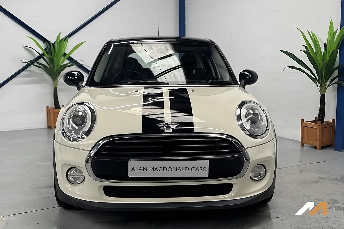 Used 2018 MINI Hatch Cooper Pepper White - Interior and Exterior details 4