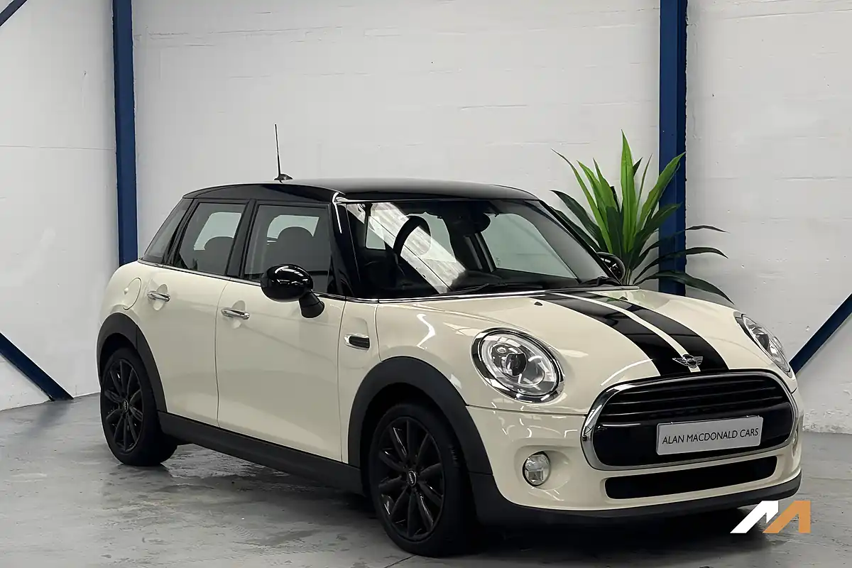 Used 2018 MINI Hatch Cooper Pepper White - Interior and Exterior details 6