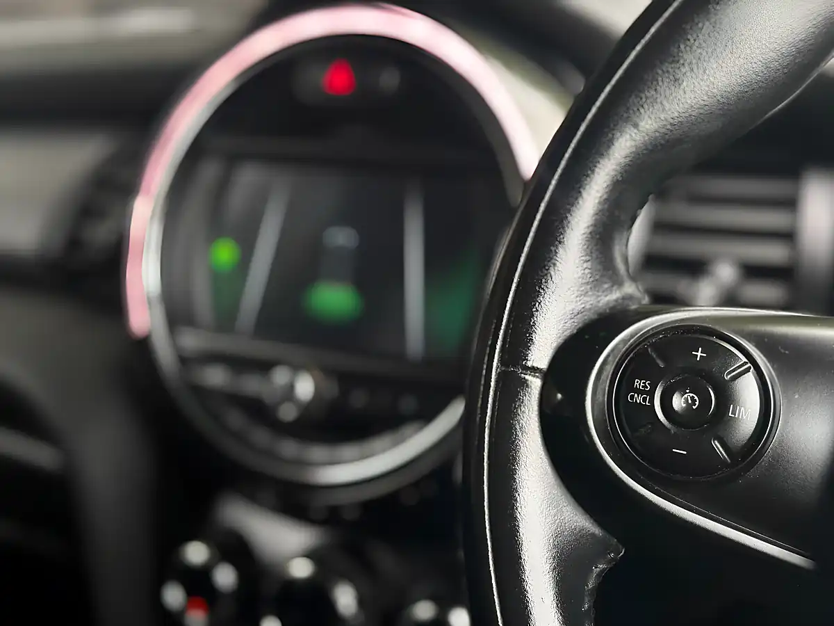 Used 2018 MINI Hatch Cooper Red - Interior and Exterior details 17